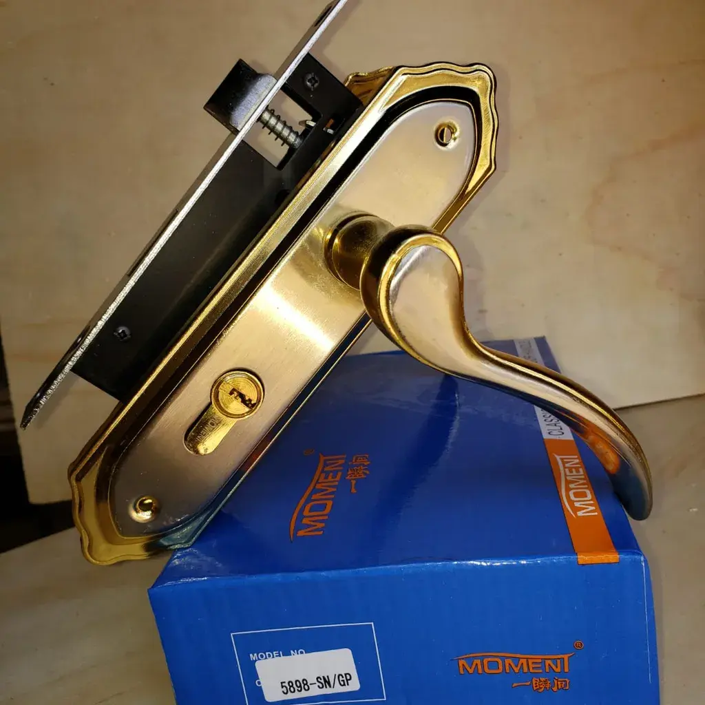 Gold-plated door handle with key lock
