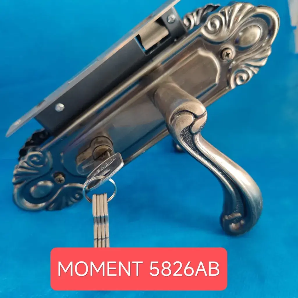 Antique-style door handle